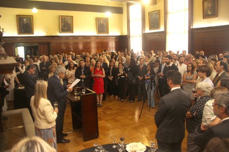 Acto de entrega de diplomas y medallas a profesores y profesoras de la Facultad