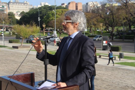 Clase pública del decano Leandro Vergara