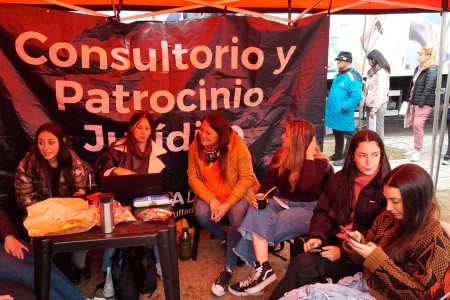 El Consultorio y Patrocinio Jurídico de la Facultad brindó asistencia legal gratuita en el Barrio Samoré de la Comuna 8