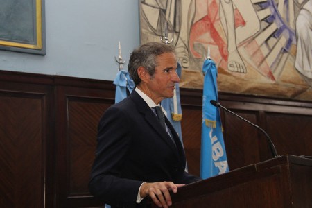 Entrega del doctorado honoris causa a Rafael Mariano Grossi