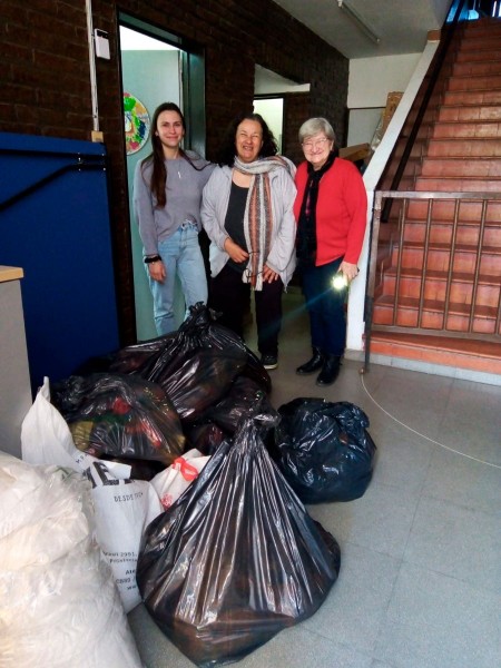 La Facultad entregó al Hogar M.A.M.A. diez bolsas con alimentos no perecederos recolectados en el Ciclo de Grandes Conciertos