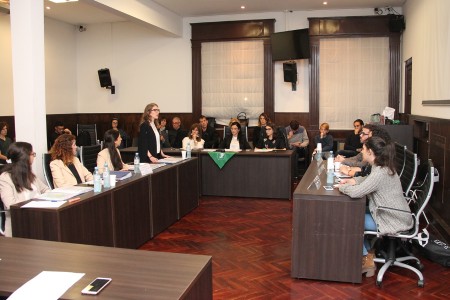 Práctica abierta de las alumnas que representarán a la Facultad en el Concurso de Audiencias Temáticas ante la CIDH