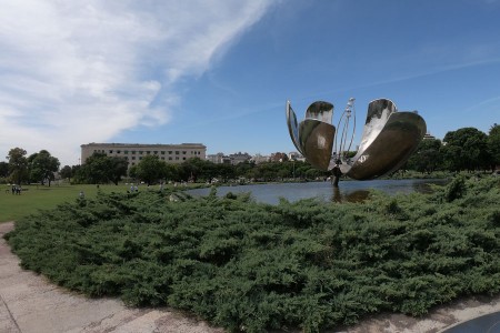 Una estudiante de grado y un estudiante de posgrado de la Facultad fueron seleccionados para realizar el programa virtual "Tsinghua Global Summer School 2021"