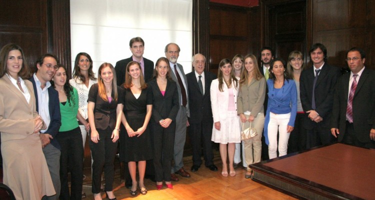 Entrega de premios a los mejores promedios 2007 de la Facultad de Derecho