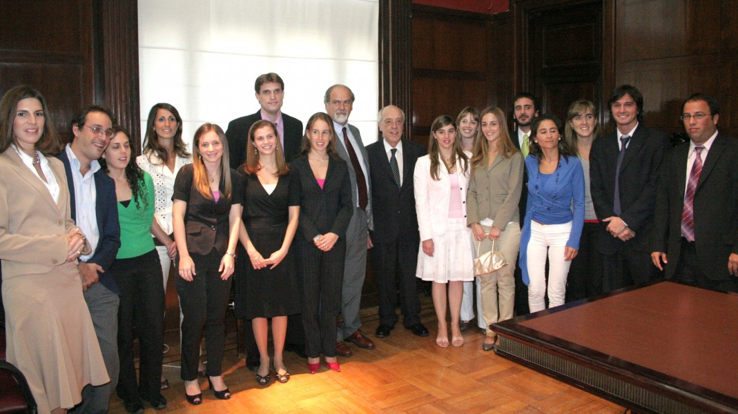 Entrega de premios a los mejores promedios 2007 de la Facultad de Derecho