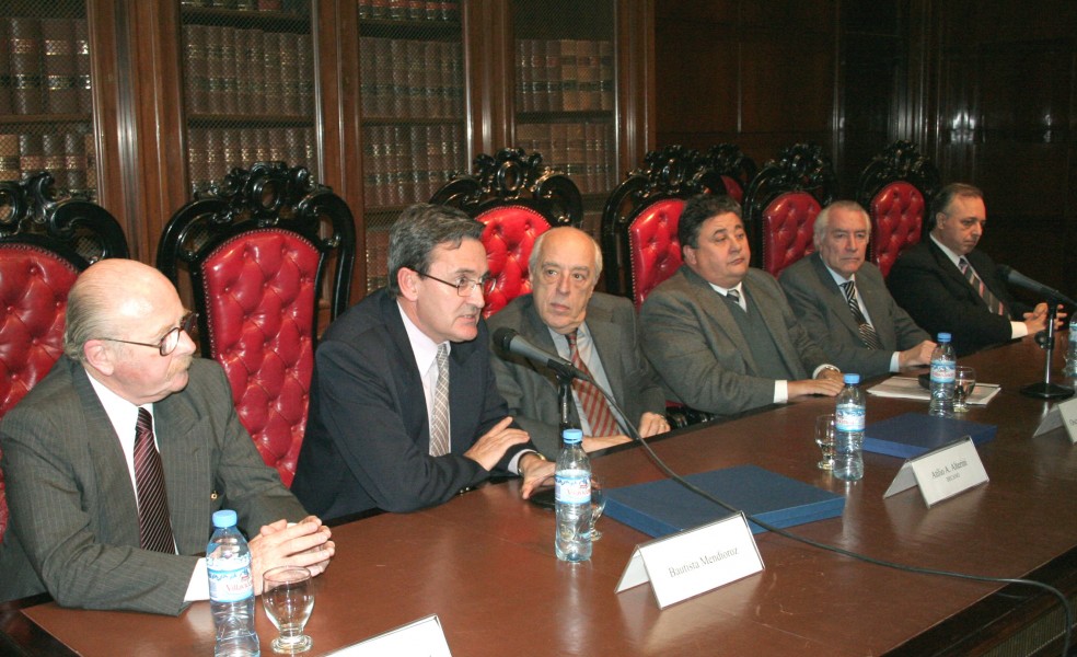 Daniel R. Altmark, Bautista Mendioroz, Atilio Alterini, Oscar A. Machado, Ramón G. Brenna y Omar A. Álvarez