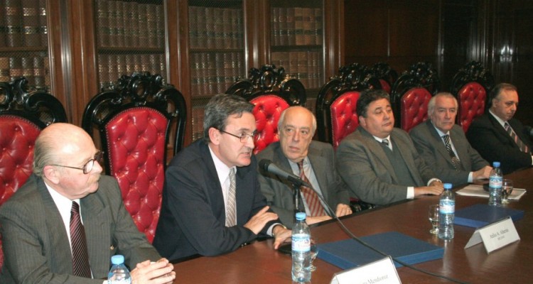 Daniel R. Altmark, Bautista Mendioroz, Atilio Alterini, Oscar A. Machado, Ramón G. Brenna y Omar A. Álvarez