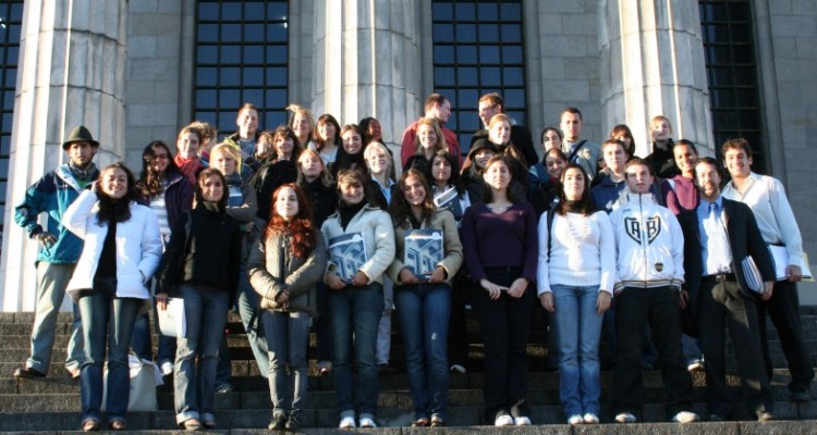 Los estudiantes extranjeros de intercambio junto al equipo de Cooperación Internacional