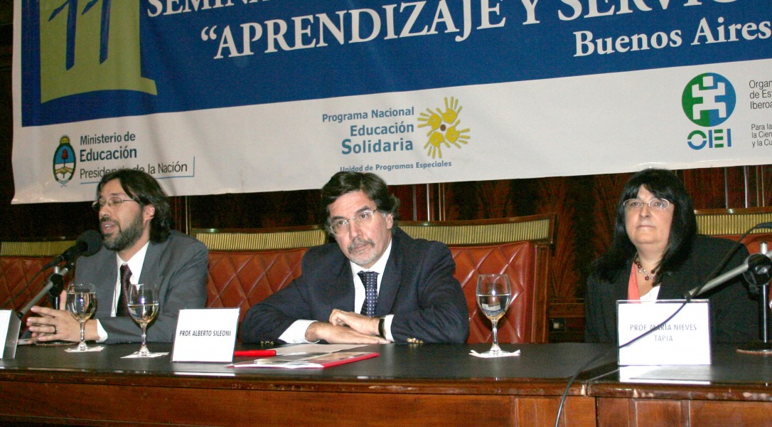 Sergio Rial, Alberto Sileoni y María Nieves Tapia