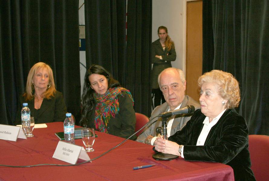 Graciela Jinich, Ana María Careaga, Atilio A. Alterini y Sara Rus