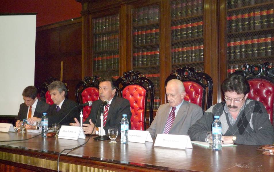 Adrián Ventura, Gustavo López, Alberto R. Dalla Vía, Gregorio Badeni y Henoch Aguiar