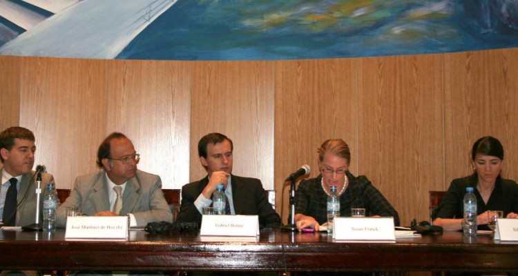 Michael Waibel, José Martínez de Hoz (h), Gabriel Bottini, Susan Franck y Silvia Marchili