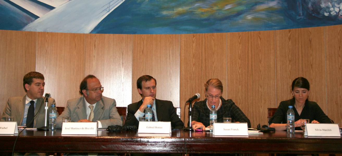 Michael Waibel, José Martínez de Hoz (h), Gabriel Bottini, Susan Franck y Silvia Marchili