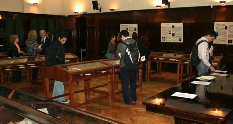 Muestra bibliográfica en homenaje al Bicentenario “Autores que influyeron en la época de la Revolución y ediciones de entonces”