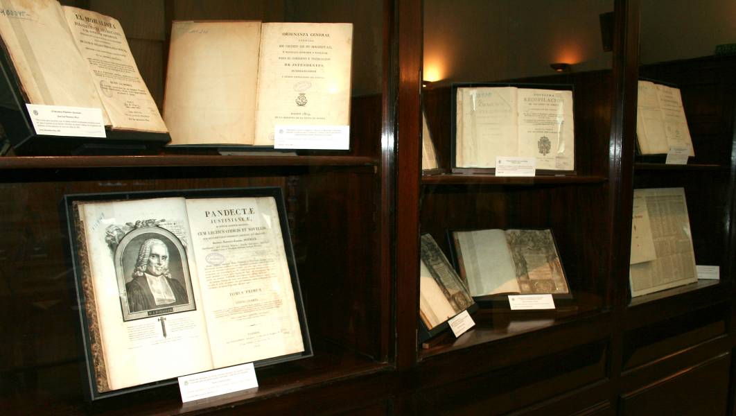 Muestra bibliográfica en homenaje al Bicentenario “Autores que influyeron en la época de la Revolución y ediciones de entonces”