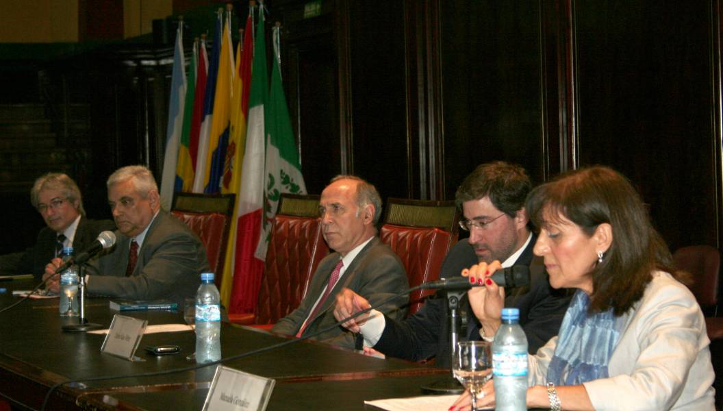 Rubén Donzis, Enrique Zuleta Puceiro, Ricardo L. Lorenzetti, Carlos Mas Velez y Manuela González