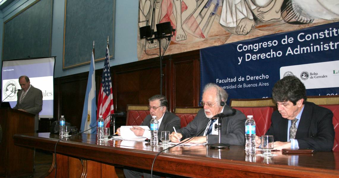 Eugenio R. Zaffaroni, Héctor A. Mairal, Peter Strauss y Juan V. Sola