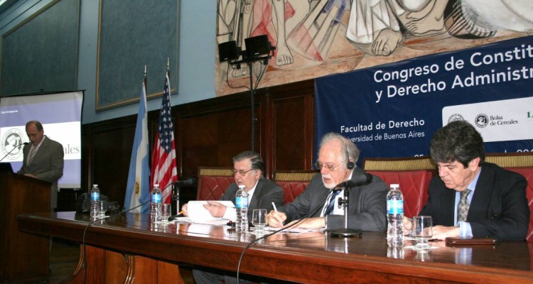 Eugenio R. Zaffaroni, Héctor A. Mairal, Peter Strauss y Juan V. Sola