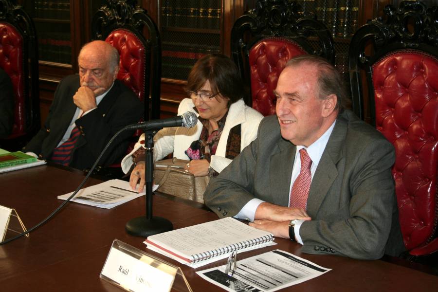 Miguel Ángel Espeche Gil, Lilian del Castillo y Raúl Vinuesa en el panel “Los jueces Armand Ugon y Moreno Quintana