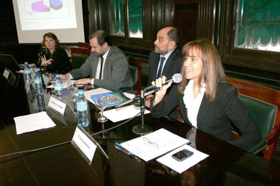 Mónica Roqué, Federico Susbielles, Roberto Armagno y M. Teresita Ithurburu