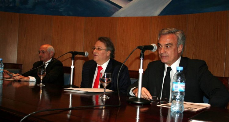 Durante doce clases especialistas en la materia analizarán los temas de mayor actualidad vinculados al ordenamiento nacional e internacional del fútbol.