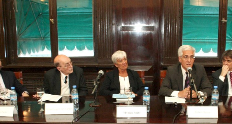 Alfredo M. Soto, Miguel Ángel Ciuro Caldani, Mónica Pinto, Roberto Bouzas y Flavio Floreal González