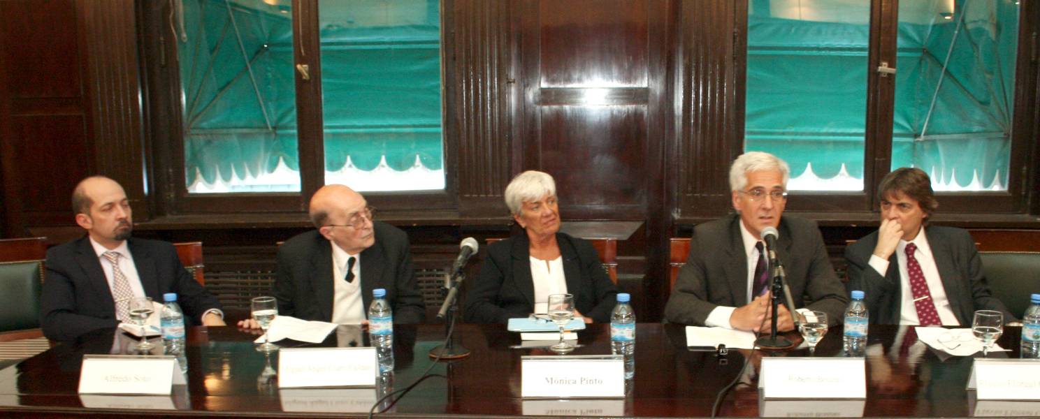 Alfredo M. Soto, Miguel Ángel Ciuro Caldani, Mónica Pinto, Roberto Bouzas y Flavio Floreal González