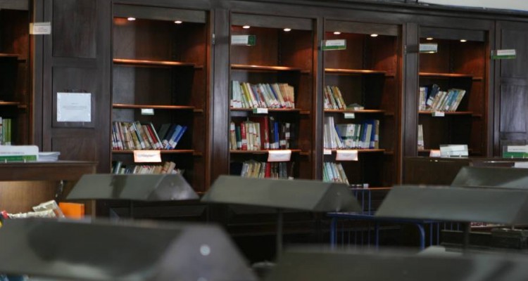 La Asociación de Docentes de la Facultad donó libros a la Biblioteca