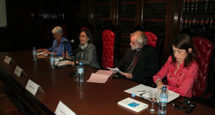 Mónica Pinto, Marcia Bosshardt, Stephen Holmes y Laura Pautassi