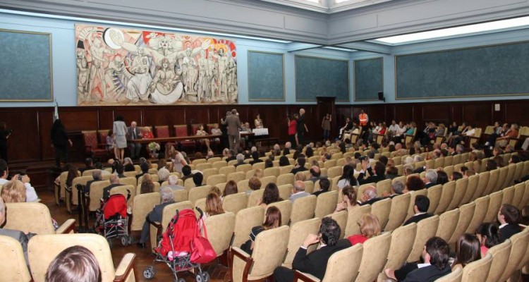 Entrega de diplomas a profesores adjuntos, regulares, consultos y eméritos designados en los últimos meses