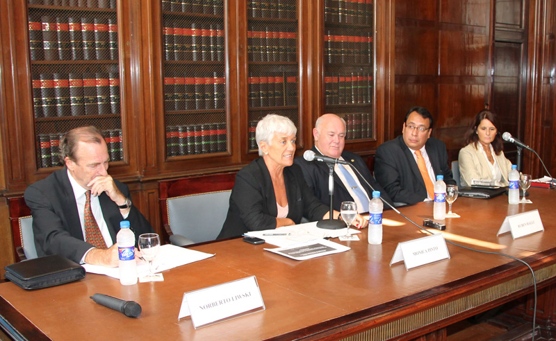 Norberto Liwski, Mónica Pinto, Ruben Hallu, Juan Navarrete y Marcela Gally