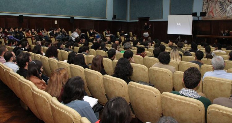 Conferencia de Lawrence Lessig: “Leyes que limitan la creatividad”