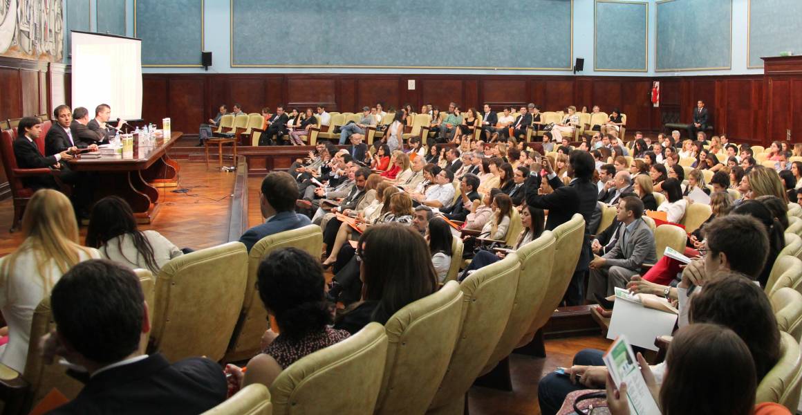 Con una gran asistencia, las jornadas se inauguraron con la conferencia del Dr. Ricardo L. Lorenzetti