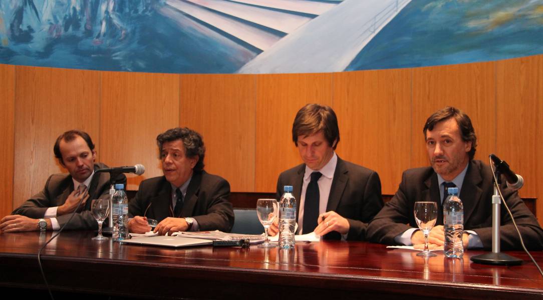 Francisco Castex, Gustavo Bruzzone, Máximo Langer y Daniel Pastor durante el debate sobre la reforma al Código Procesal Penal.