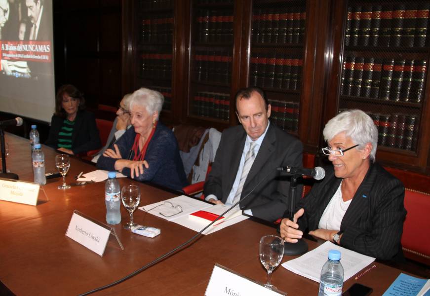 Magdalena Ruiz Guiñazú, Santiago López, Graciela Fernández Meijide, Norberto Liwski y Mónica Pinto