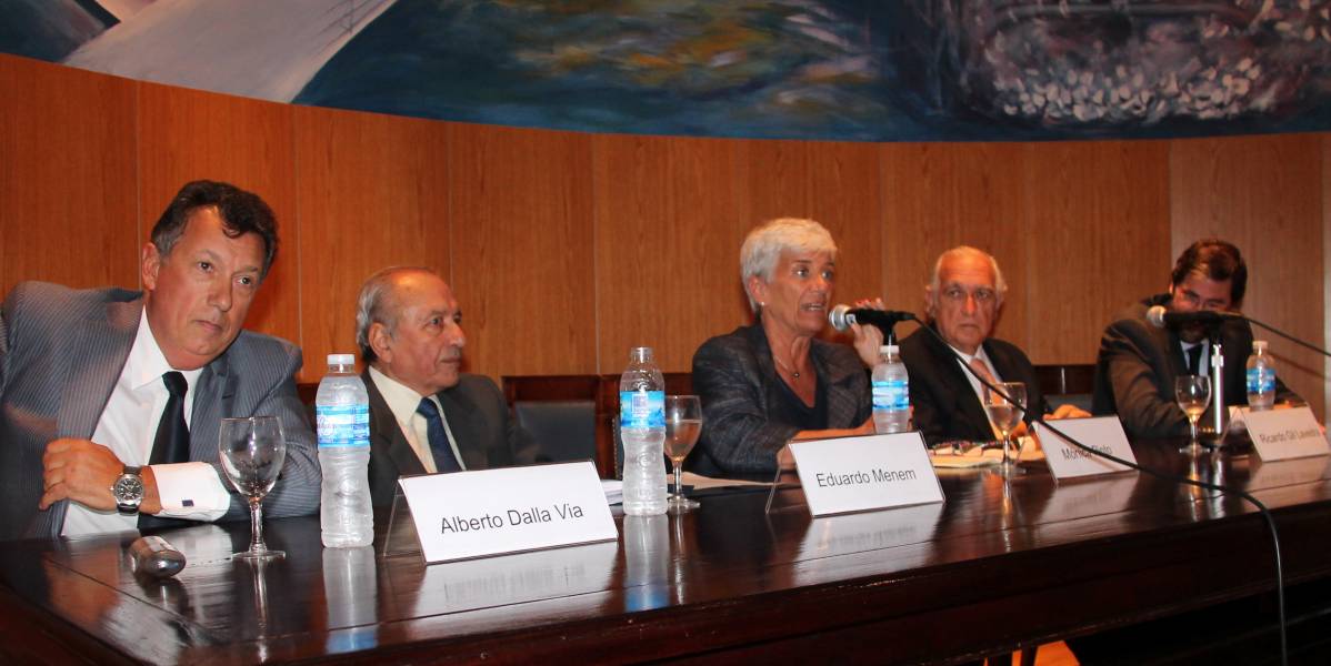 Alberto R. Dalla Via, Eduardo Menem, Mónica Pinto, Ricardo Gil Lavedra y Carlos Mas Velez