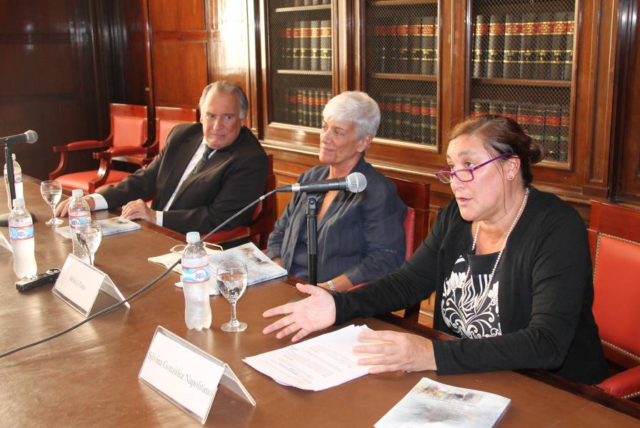 Eduardo Valencia Ospina, Mónica Pinto y Silvina González Napolitano