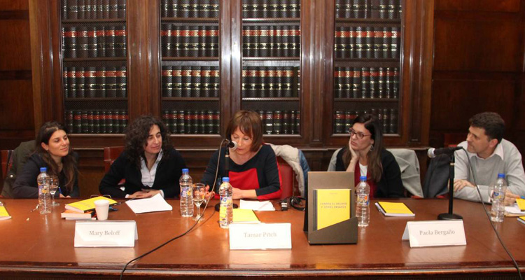 Gabriela Carpineti, Mary Beloff, Tamar Pitch, Paola Bergallo y Gabriel Anitua