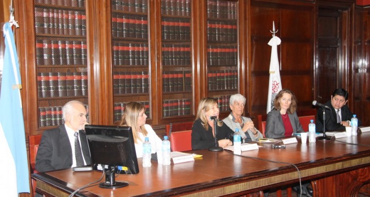 Luis Lozano, Patricia Klentak, Marcela Basterra, Mónica Pinto, Florence Bauer y Gustavo Moreno