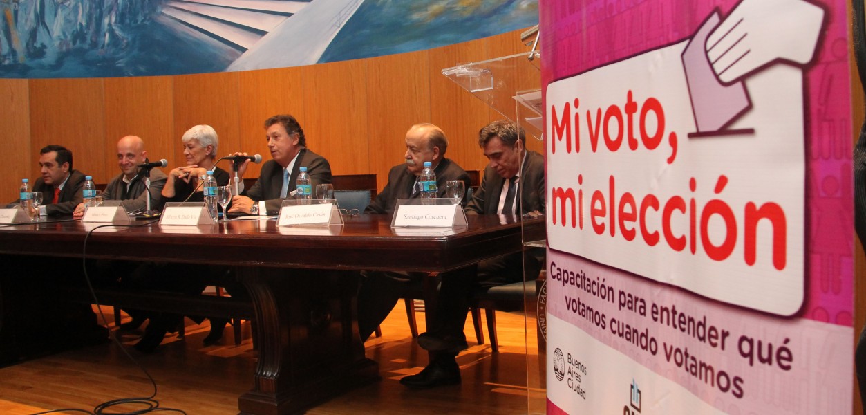 Alejandro Finocchiaro, Hernán Charosky, Mónica Pinto, Alberto R. Dalla Via, José O. Casás y Santiago Corcuera