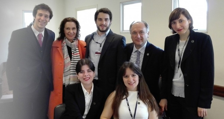 Luis Tamborini, María Blanca Noodt Taquela, Nicolás J. Caffo, Guillermo Argerich, Brenda J. Turkowski (de pie); María Elisa Simunovich y María Eugenia Piacquadio (sentadas)