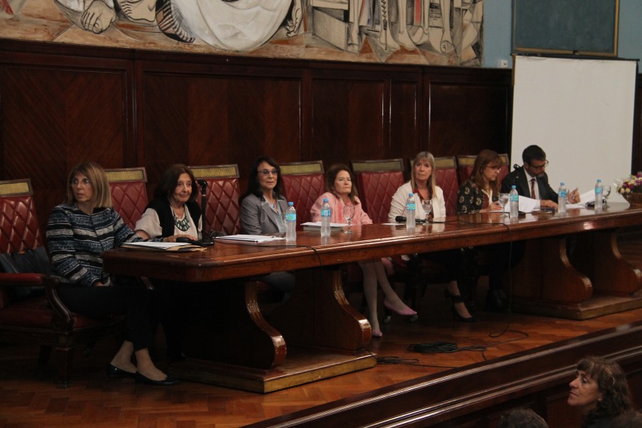 María Teresa San Martín, Susana Cures, Gladys Álvarez, Elena Highton de Nolasco, Silvia Nonna, Raquel Munt y Gonzalo Alvarez