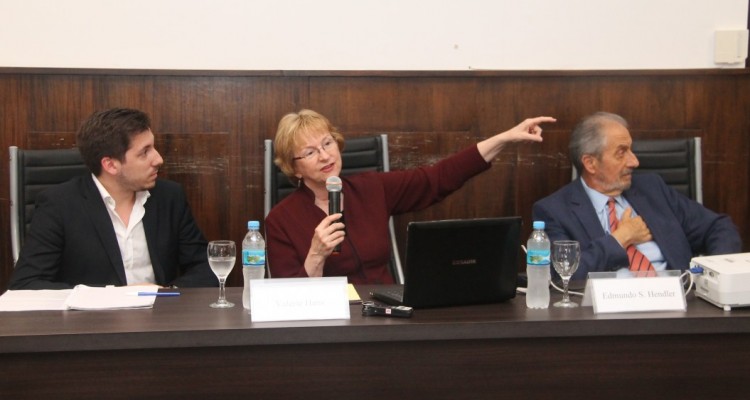 Agustín Hugo Arias Deceglie, Valerie Hans y Edmundo S. Hendler