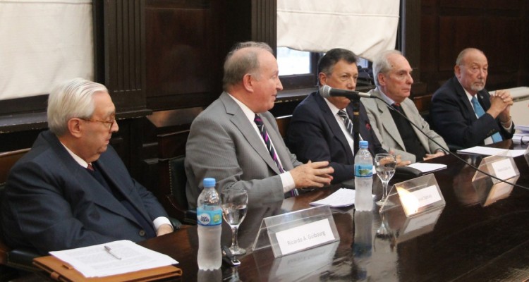 Ricardo Guibourg, Daniel Sabsay, Alberto Dalla Via, Eduardo Barbarosch y Néstor Sagüés