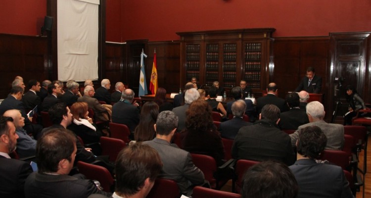 La UBA entregó el doctorado honoris causa a Miguel Herrero y Rodríguez de Miñón