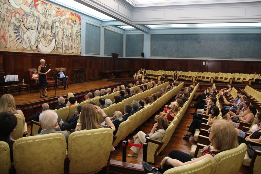 Acto de entrega de diplomas a los profesores designados en los últimos meses