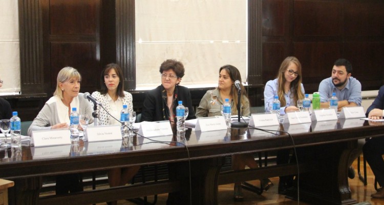 Clara Minaverry, Silvia Nonna, María Juliana Tenorio, Ana María Jaime, Violeta Radovich, Angeline González, Ezio Costa y Juan Carlos Fernández