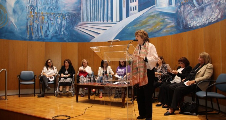 Homenaje de las mujeres a Raúl Alfonsín