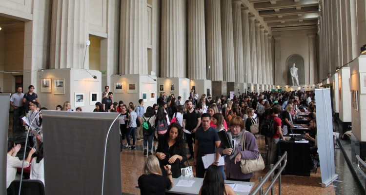 Gran participación de estudiantes y graduados en la Feria de Empleos 2019