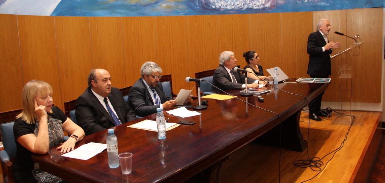 El profesor Jorge Berebere Delgado durante su ponencia en el panel “Enseñanza del Derecho y violencia doméstica”.